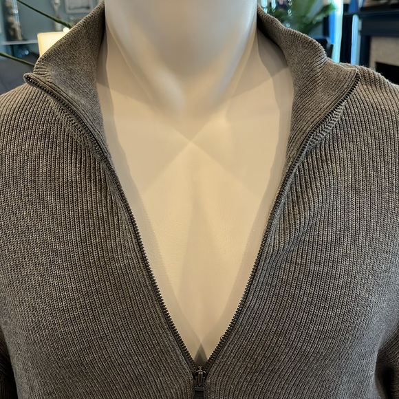 Turtle neck zip down Sweater - Picture 4 of 4